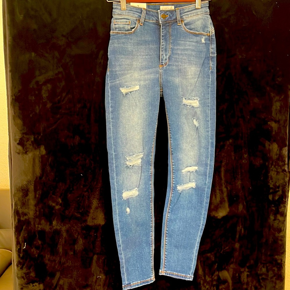 MIDRISE distressed skinny jeans